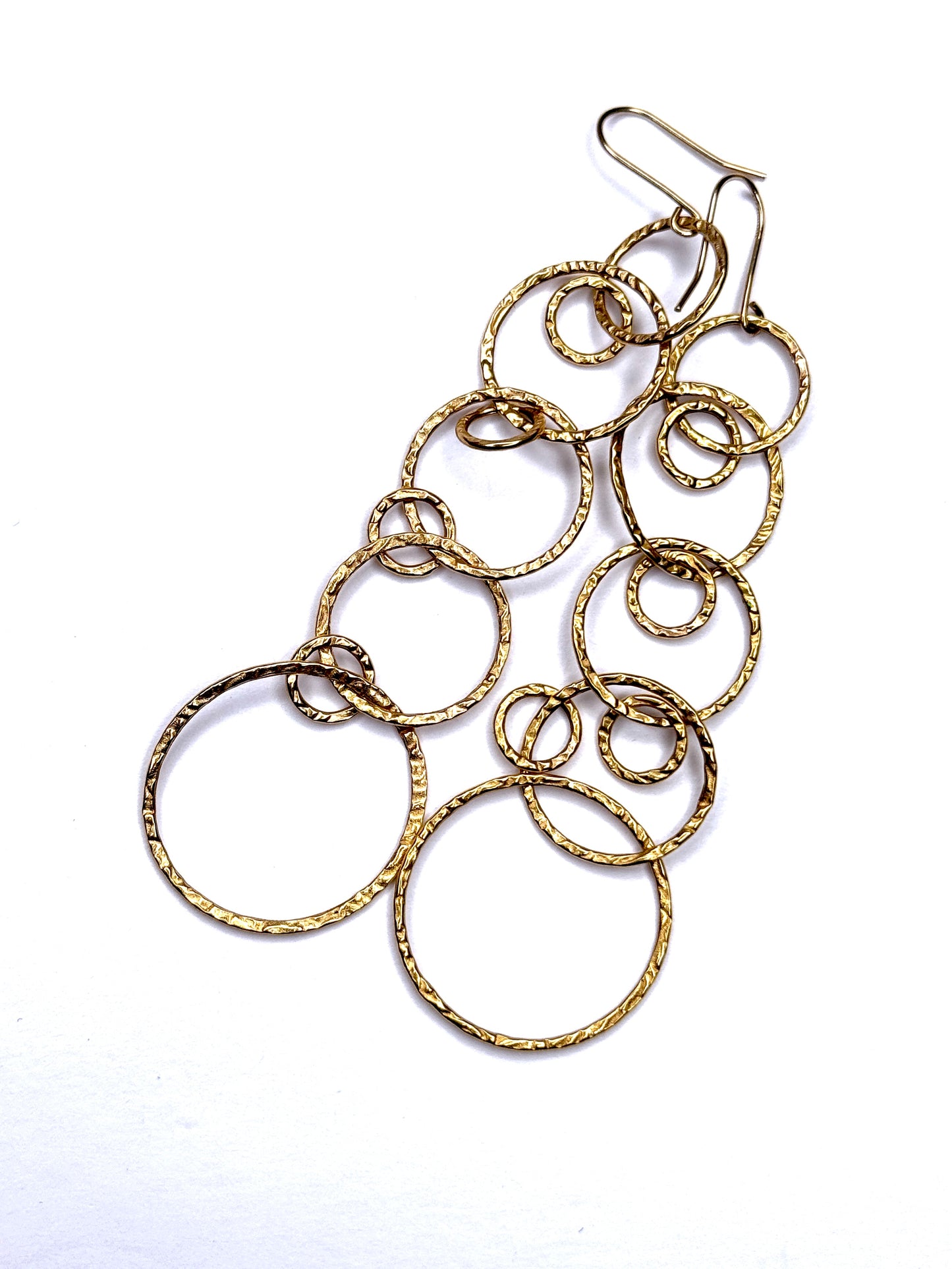 Pendientes colgantes de oro de 14 kt con círculos retorcidos