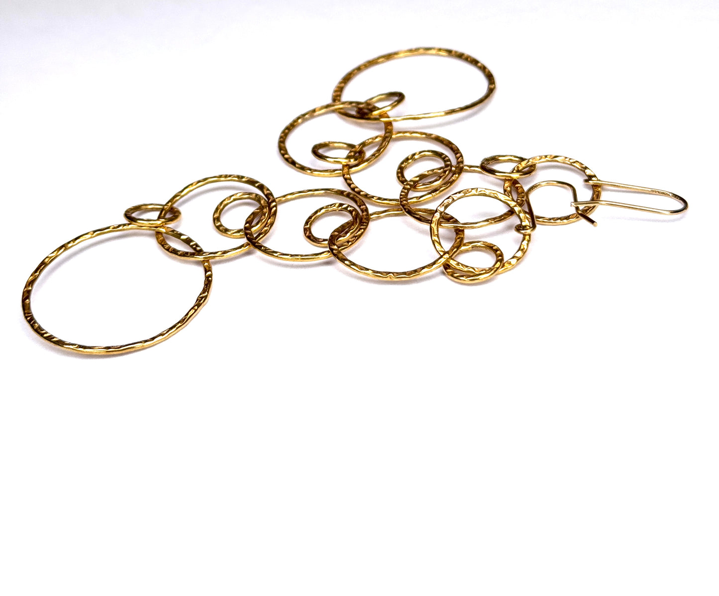 Pendientes colgantes de oro de 14 kt con círculos retorcidos