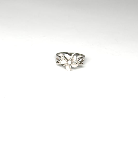 925 Sterting Silver  CZ w/Maile Leaf Hawaiian Flower Ring Size 6