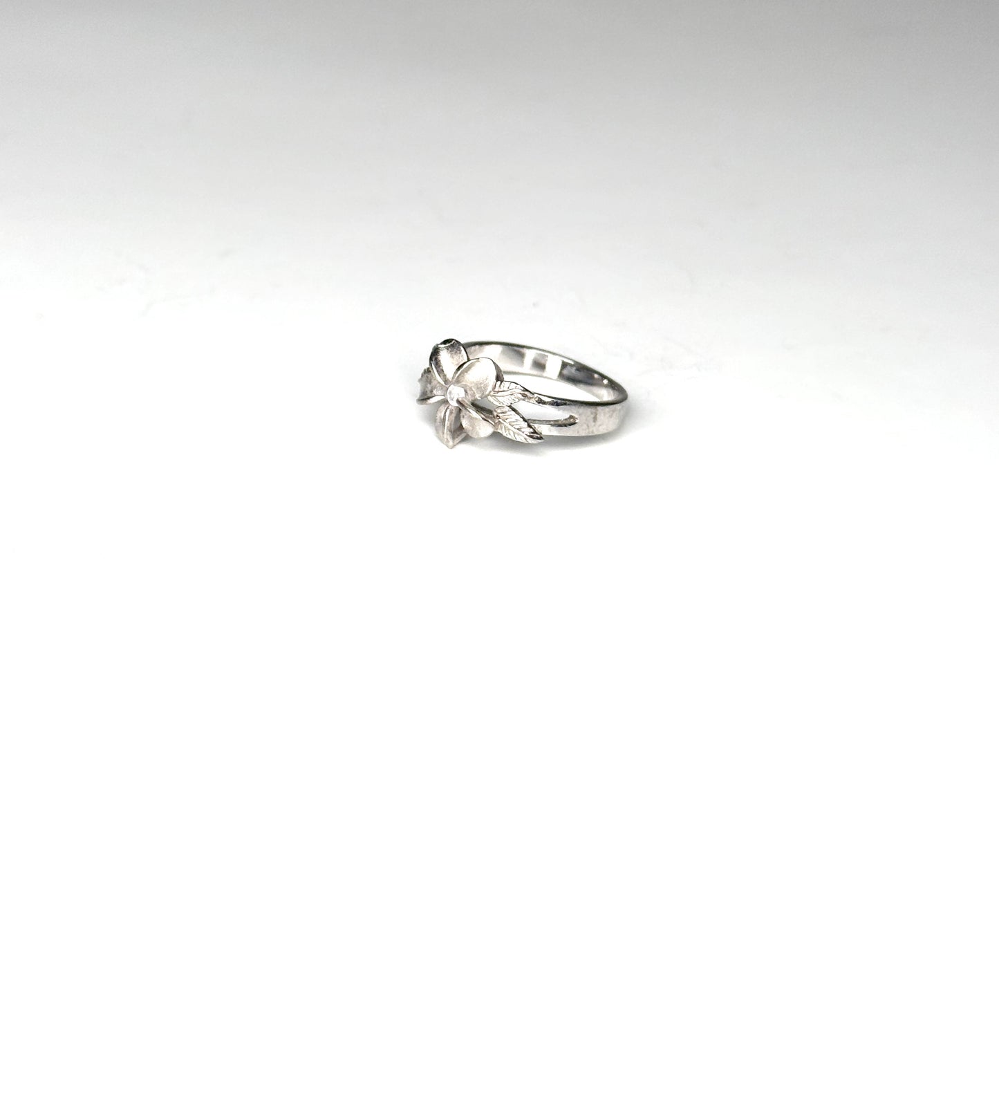 925 Sterting Silver  CZ w/Maile Leaf Hawaiian Flower Ring Size 6