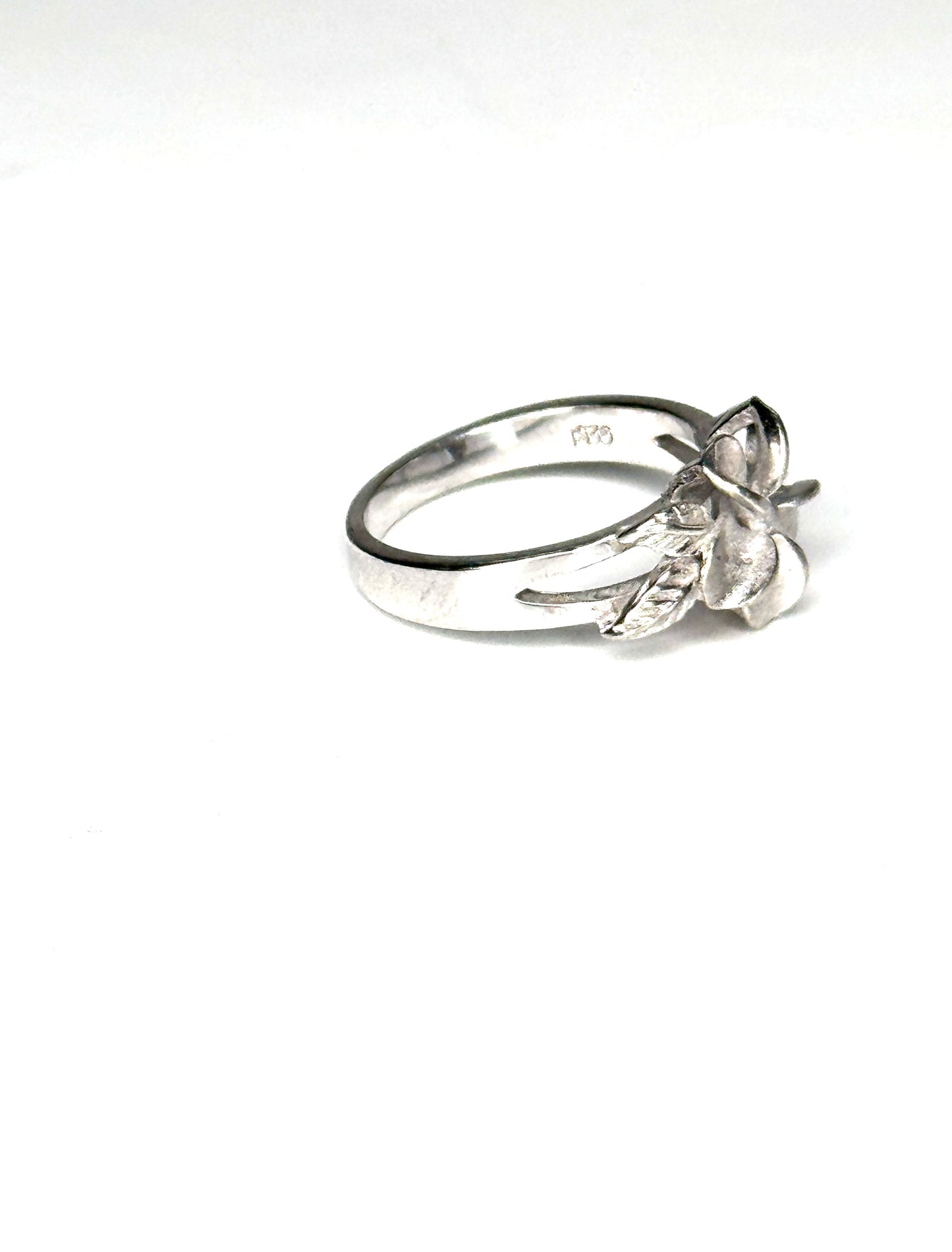 925 Sterting Silver  CZ w/Maile Leaf Hawaiian Flower Ring Size 6